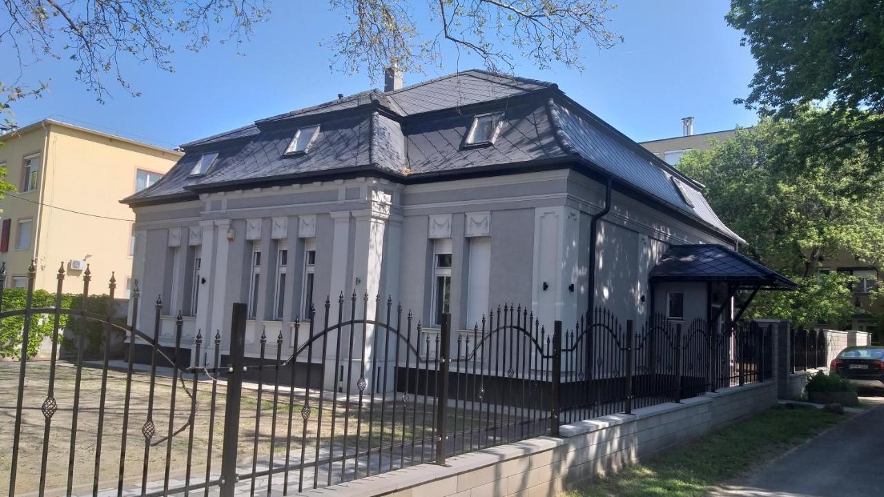 Karpatia Vendeghaz 1201 Budapest Extérieur photo